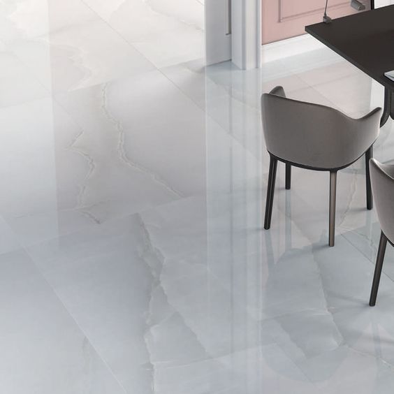 оникс на полу